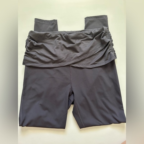 Fabletics Gray Leggings with Skirt Trim. Sz. M - Picture 7 of 10